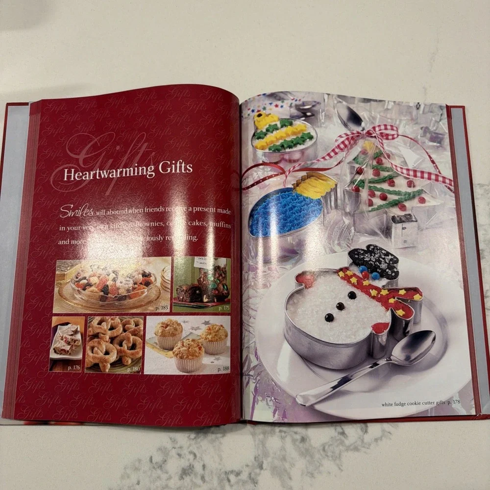 Pillsbury Christmas‎ 2008 Cookbook By Taste Of Homes General Mills Hardcover